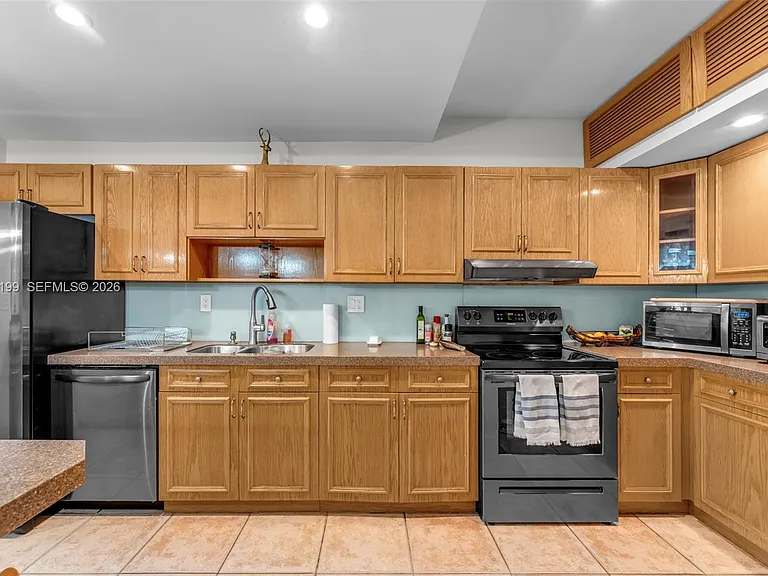 7825 SW 103rd Pl #7825 — Photo 8