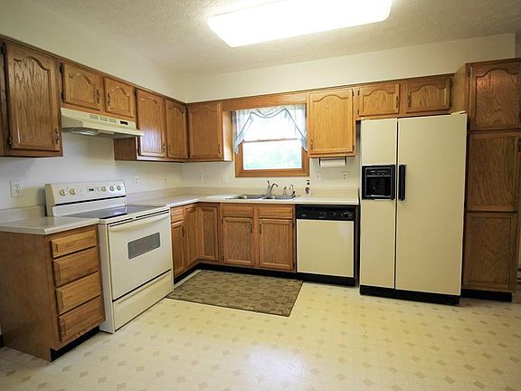 3rd image of 5306 Tamarack Trl