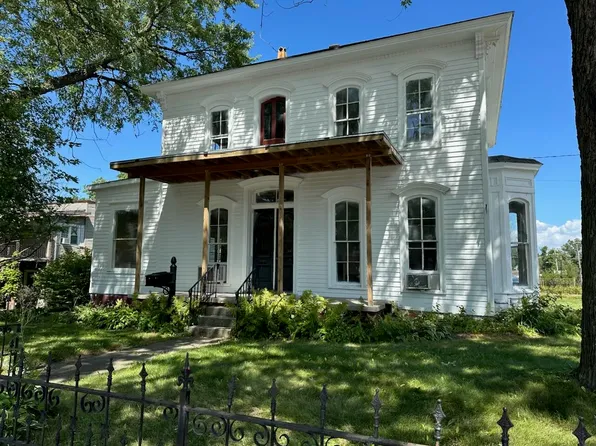 427 E Commercial Ave, Lowell, IN 46356