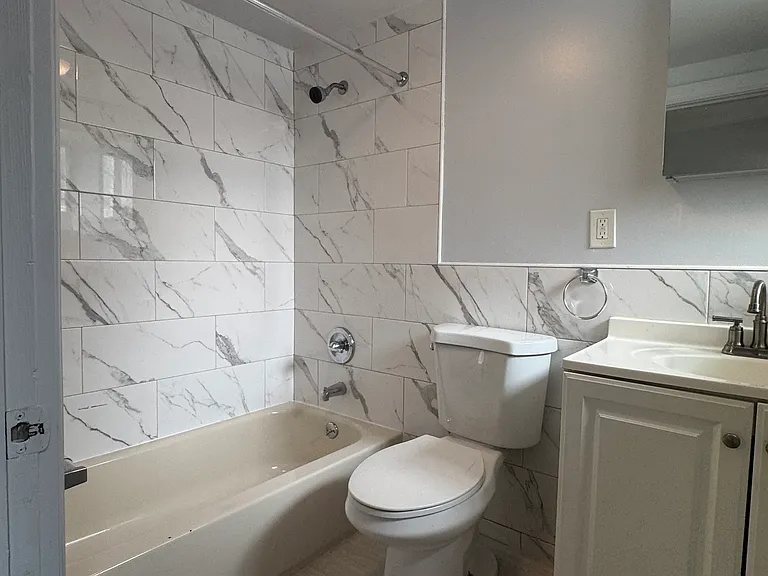 542 N High St #G1 — Photo 6