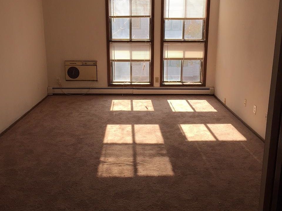 2nd image of 3402 N Oakland Ave APT 204