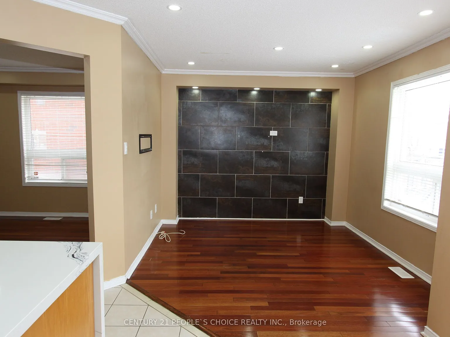 3 bed, $3,000 — Photo 2