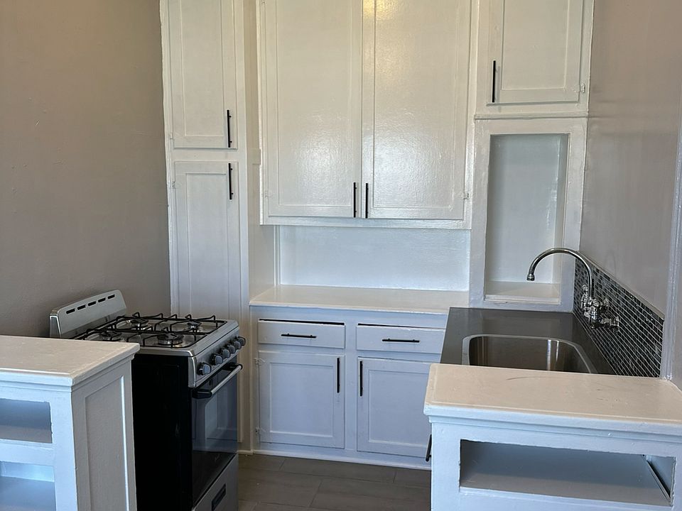 1st image of 527 W 3rd St #310