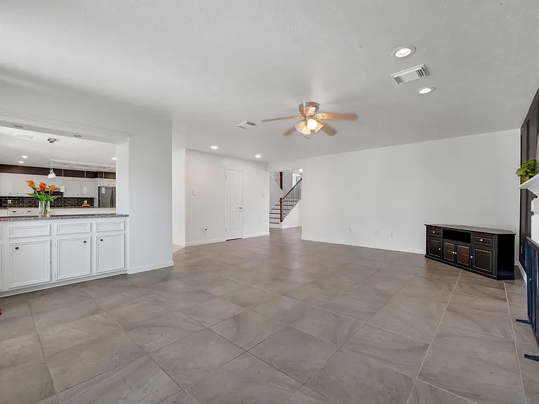 4422 Warwick Dr — Photo 7