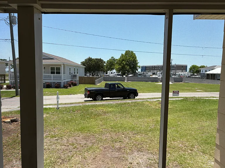 4214 Central St — Photo 21