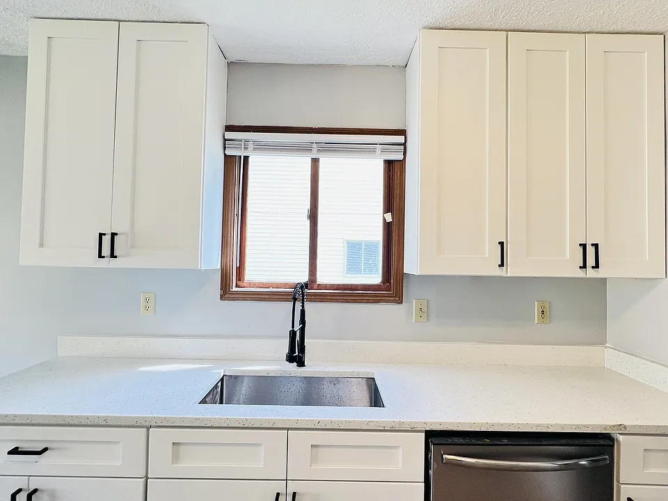 431 S Village Ct