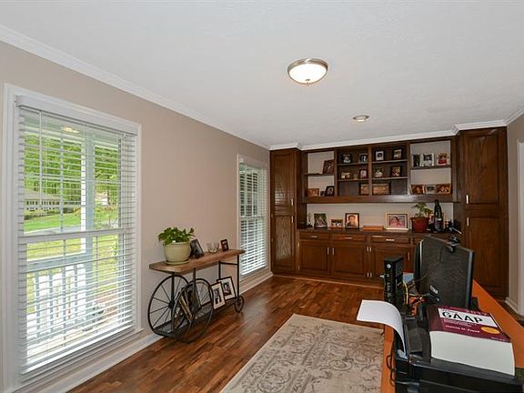 4th image of 2914 Carolyn St