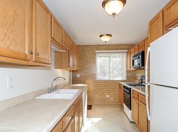 2nd image of 29W350 Arthur Compton Ct