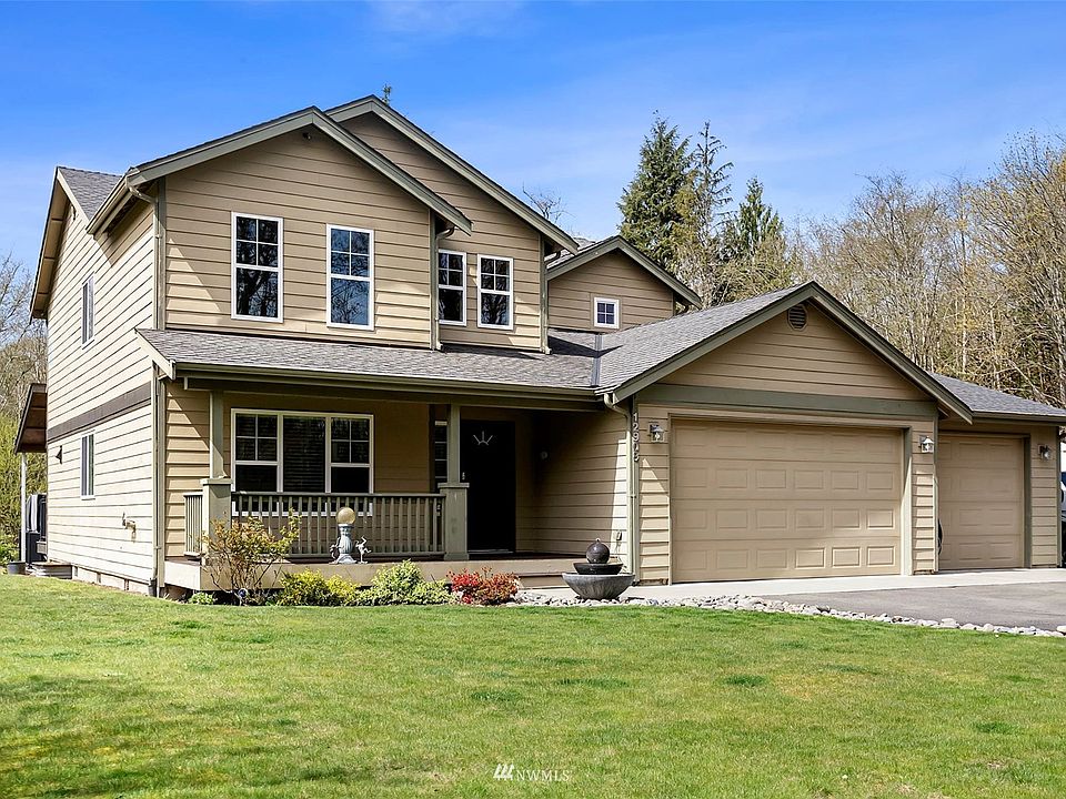 Look at this beauty! 3 beds, 2 1/2 baths, upgrades abound. Great home for entertaining and some peace and quiet enjoyment.