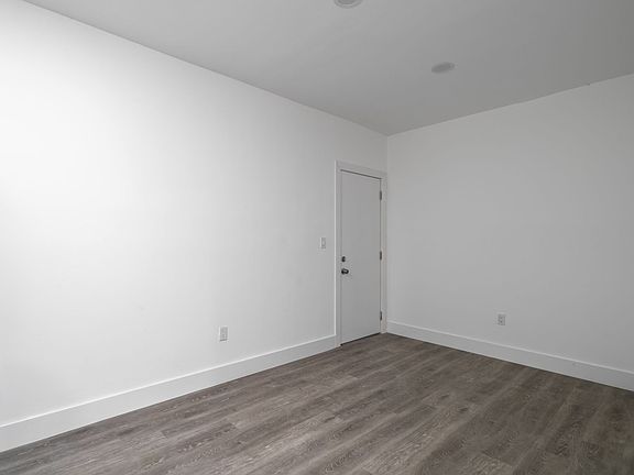 3rd image of 1003 SW 15th Ave