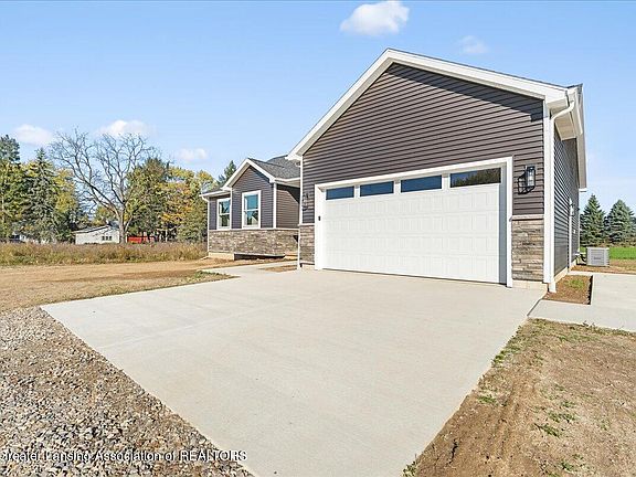 5th image of 7145 Round Lake Rd