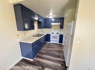 1025 Meadow Lake Dr #9, Vista, CA 92084