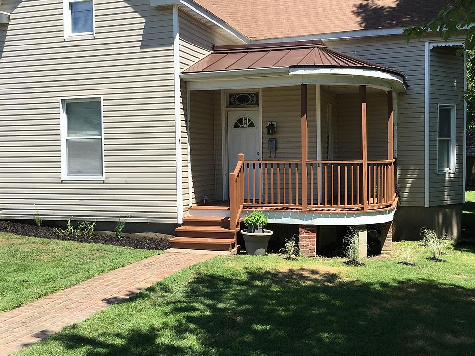 1st image of 416 NW End Blvd