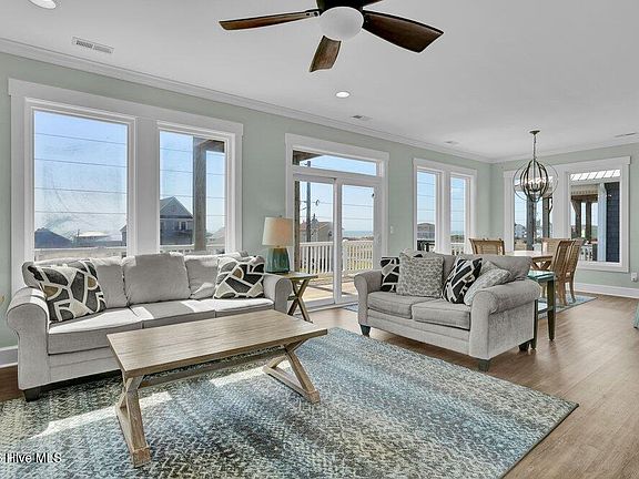 3rd image of 2671 Island Drive
