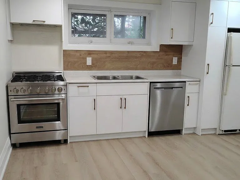 37 Madawaska Ave — Photo 4
