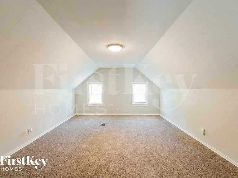 1026 Muirfield Ave — Photo 10