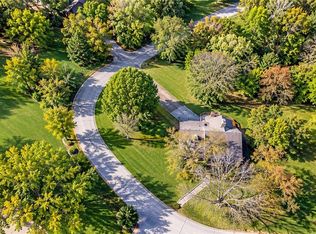 6830 Hidden Hills Dr, Smithville, MO 64089