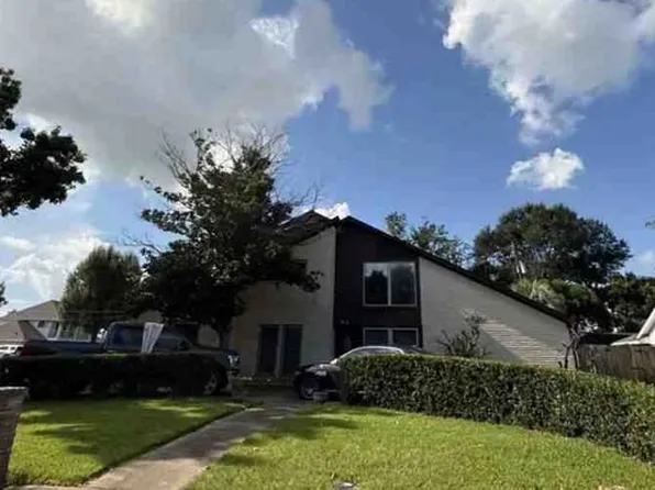 5001 Homewood Ln, Baytown, TX 77521