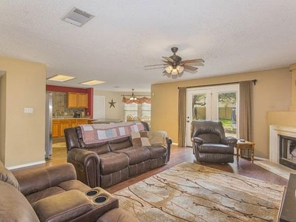 3rd image of 1101 Van Horn Way