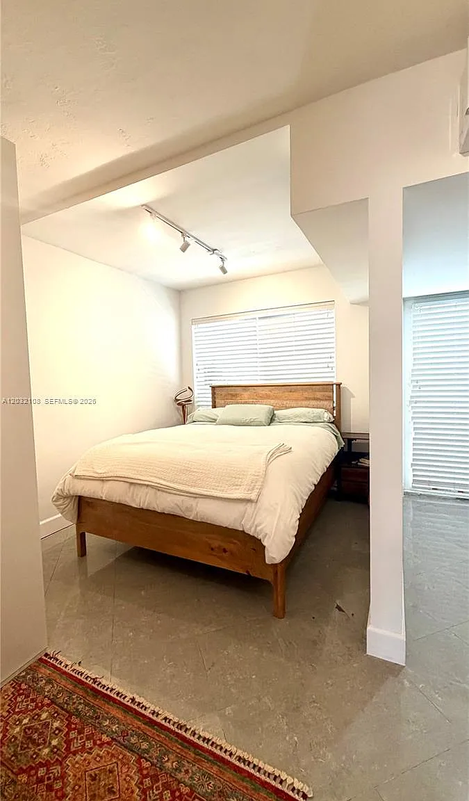 626 Condominium — Photo 2
