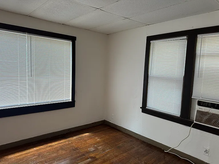 511 E Ward St — Photo 4