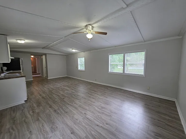 1133 Pickett Rd #6 — Photo 2