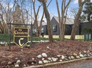 238 Falkirk Ct, Kalamazoo, MI 49006