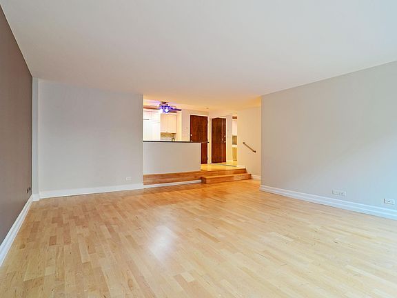 3rd image of 406-230 E Ontario St #406