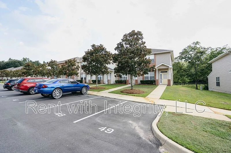 3 bed, 2.0 bath, 1368 sqft, $1,695 — Photo 3