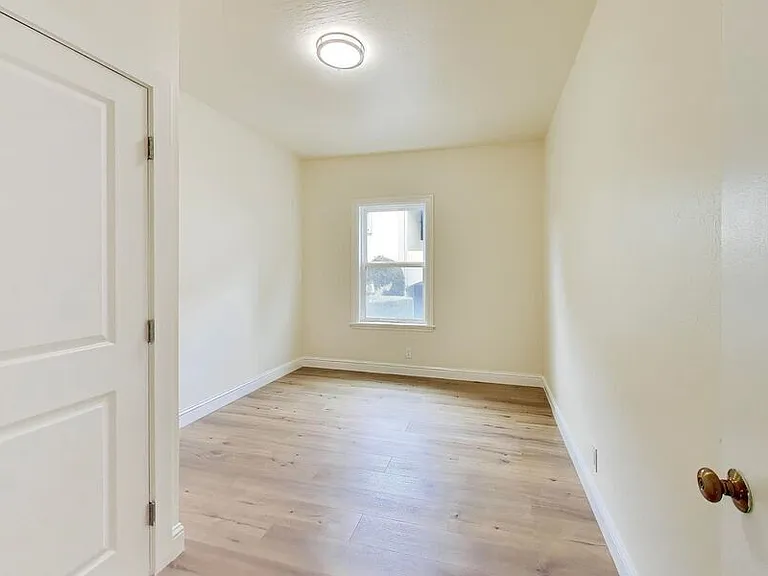 1534 Arch St #3 — Photo 9