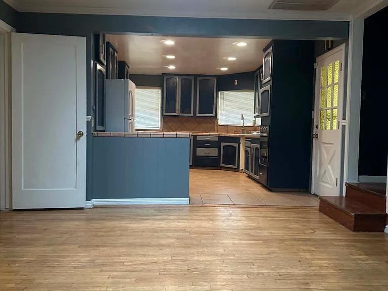 3560 N Delaware Ave — Photo 2