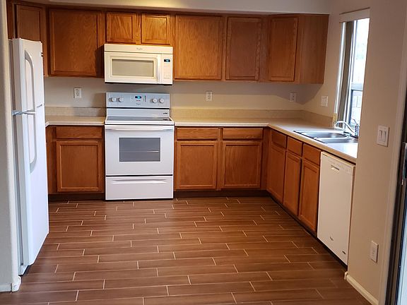 4th image of 27917 N 23rd Ln