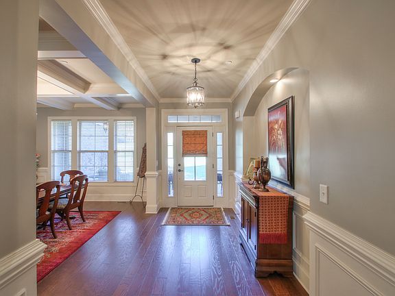3rd image of 2193 Capistrano Way