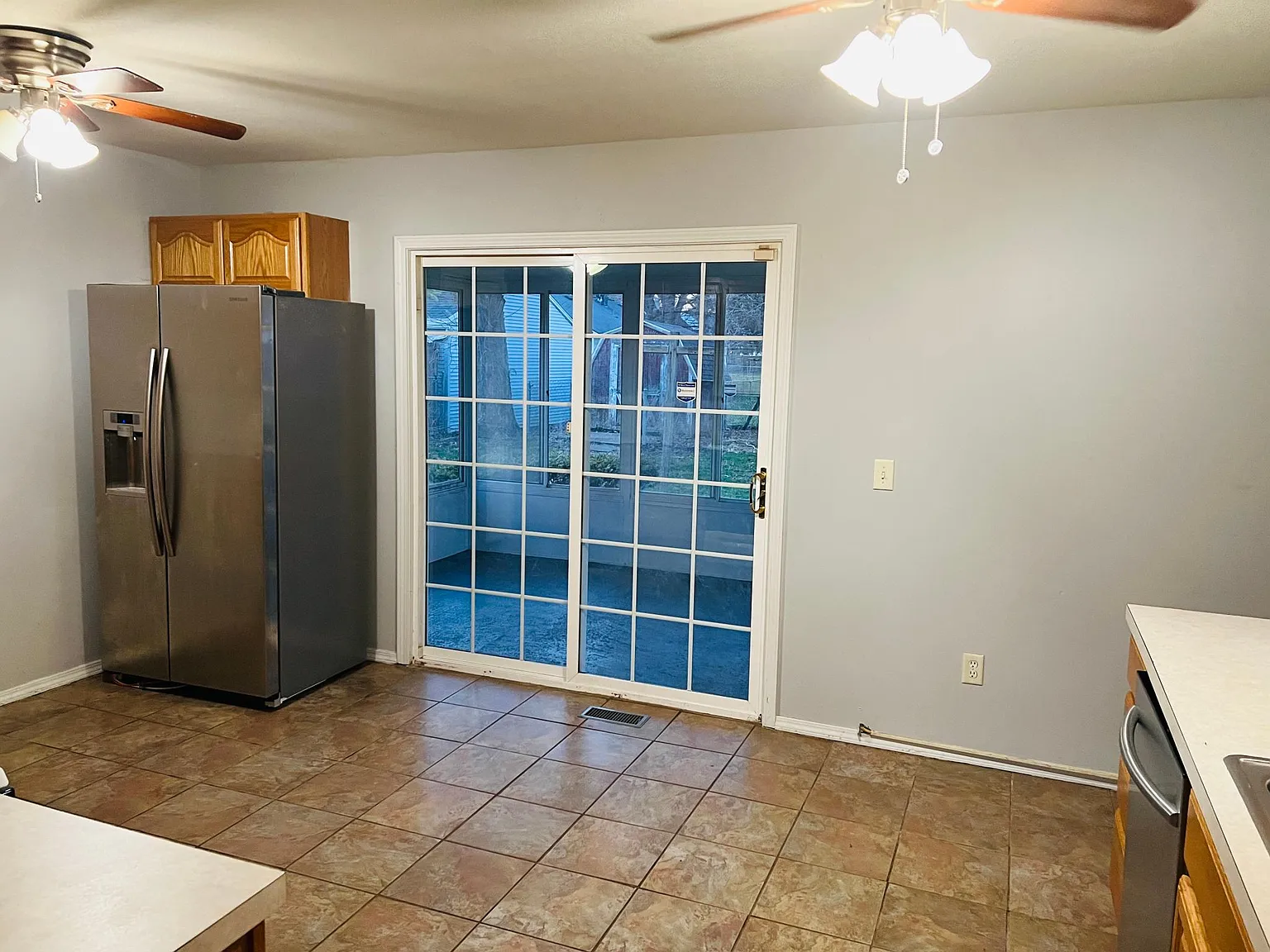 3 bed, 1000 sqft, $1,350 — Photo 4