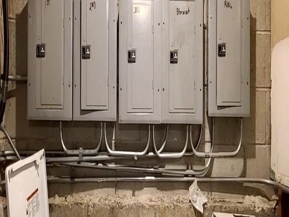 3rd image of 842 N Wood St APT 1