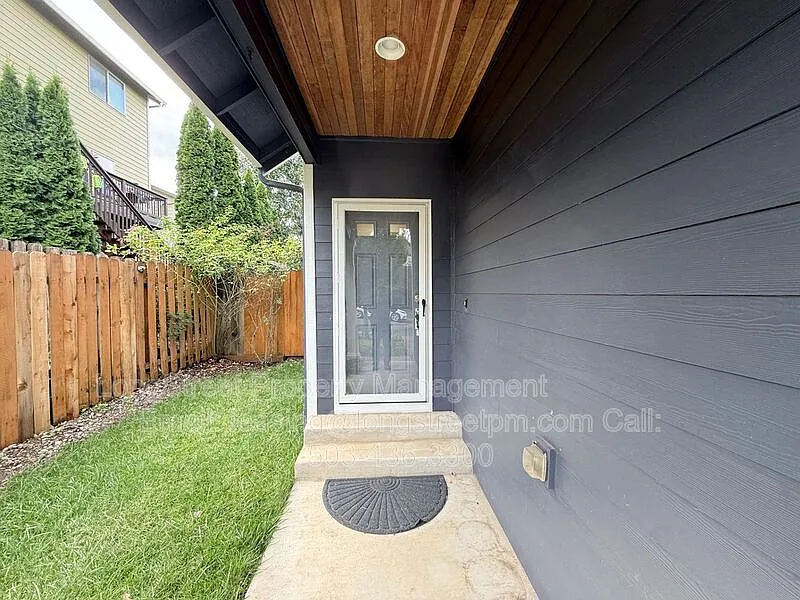 4 bed, 2.5 bath, 1707 sqft, $2,695 — Photo 2