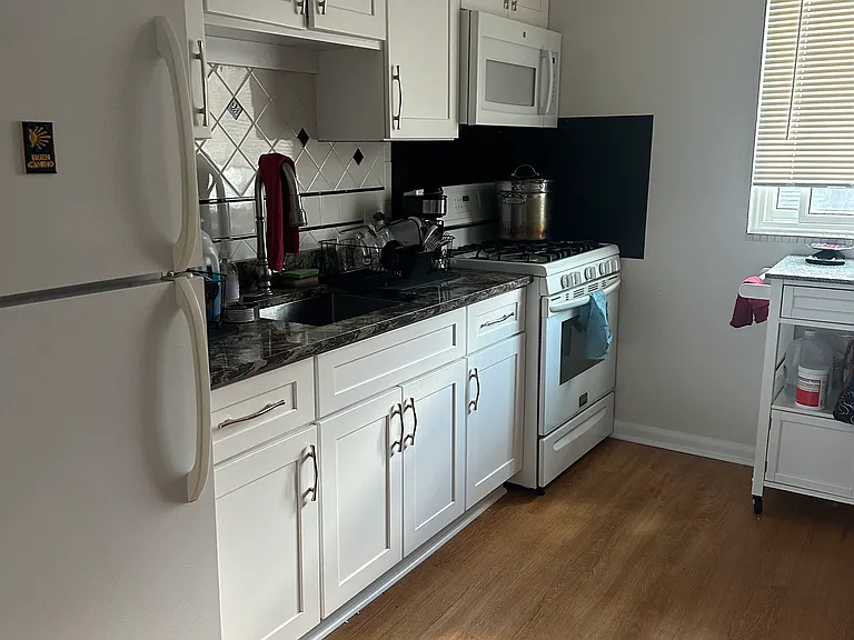 517 Prairie Ave #4 — Photo 2