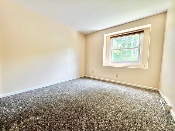 5th image of 101 Pheasant Run Rd