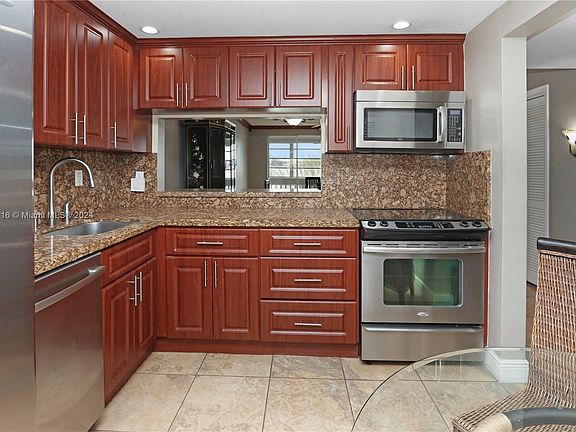 5th image of 18707 NE 14th Ave APT 526