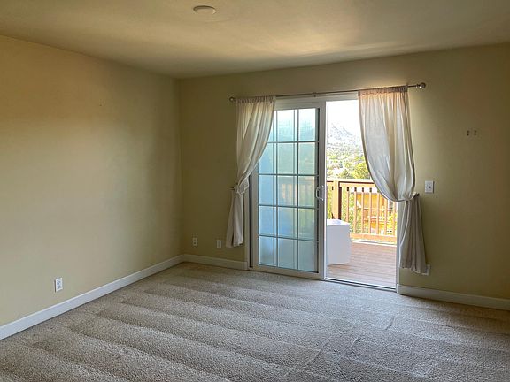 Bedroom#1 with balcony