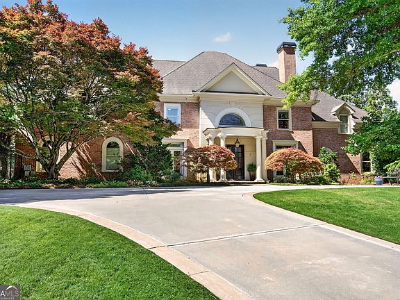 5th image of 740 Riley Pl