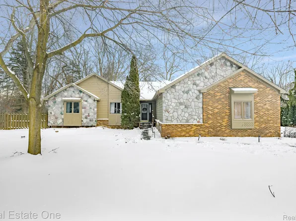 6540 Nadette Dr, Clarkston, MI 48346