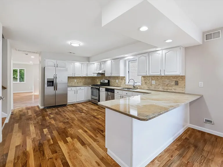 222 Eagle Rock Ave — Photo 13