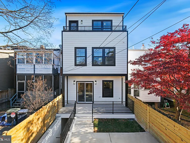 21 16th St SE — Photo 32