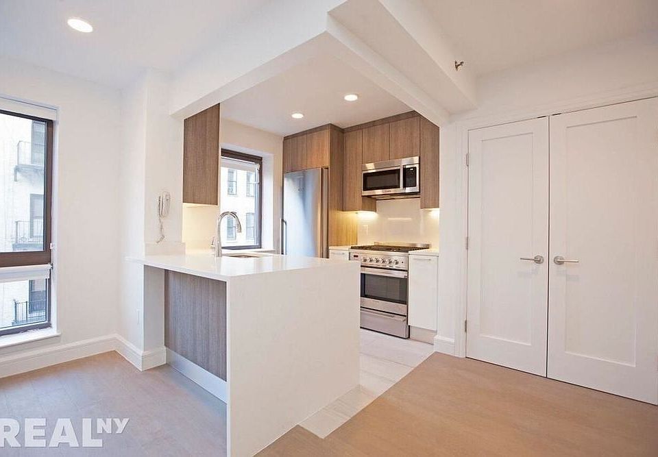 1st image of 311 W 50th St APT 6C