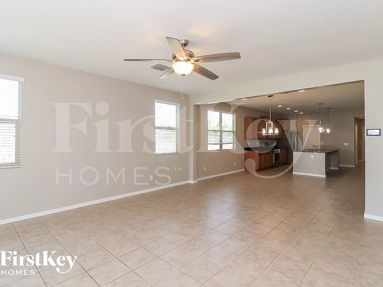 4052 S 101st Ln — Photo 4