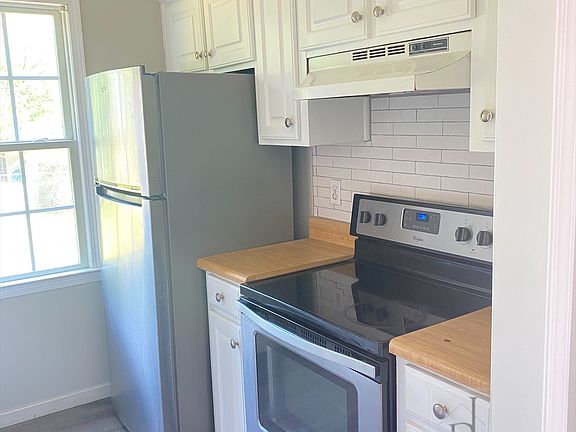 5th image of 16 Simmons Ct #1