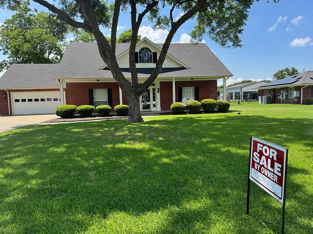 400 S College St - Property Image