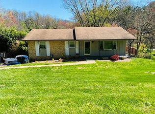 4 Parkwood Dr, Arden, NC 28704