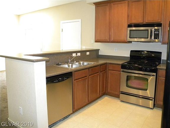 4th image of 9936 Fountain Walk Ave